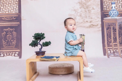 伊川宝宝打喷嚏流清水鼻涕